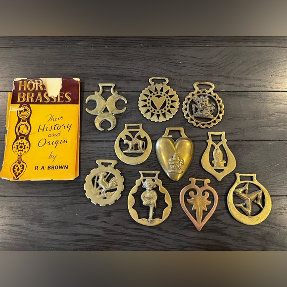 Vintage English horse brass collection with history & origin book - Picture 1 of 4